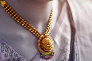 Gold crashes Rs11,300 per tola in Pakistan amid global market sell-off