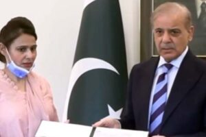 PM Shehbaz praises nurse Razia Noreen for brave effort to save newborn