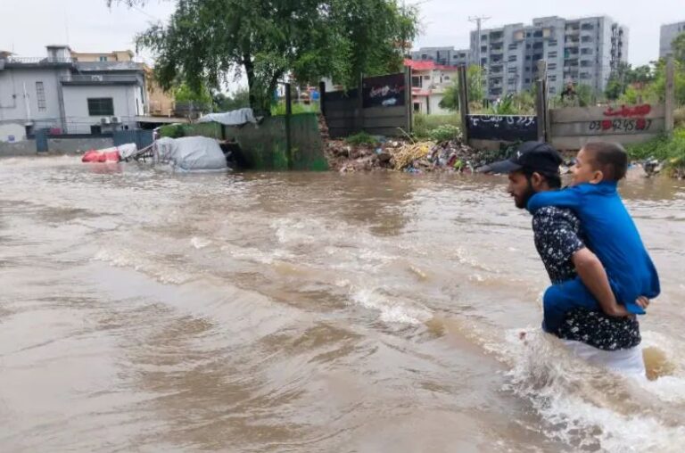 PMD predicts heavy rainfall, warns of urban flooding