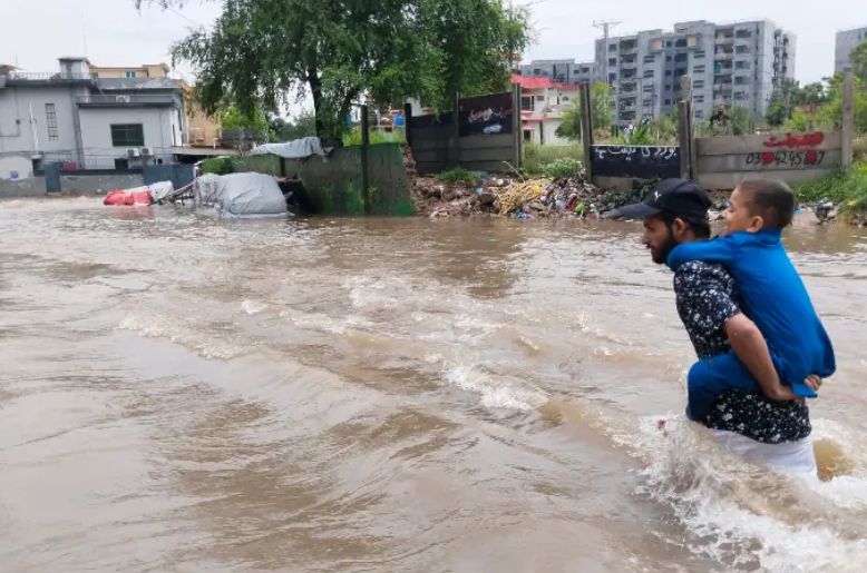 PMD predicts heavy rainfall, warns of urban flooding
