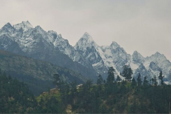 Fresh snowfall adds to Kalam’s charm, attracting tourists