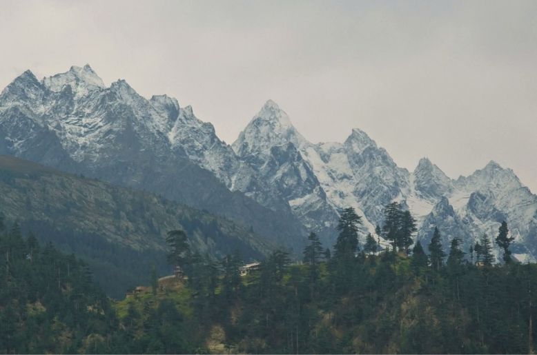Fresh snowfall adds to Kalam’s charm, attracting tourists