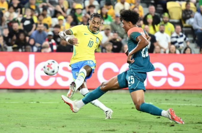 Raphinha leaves Brazil