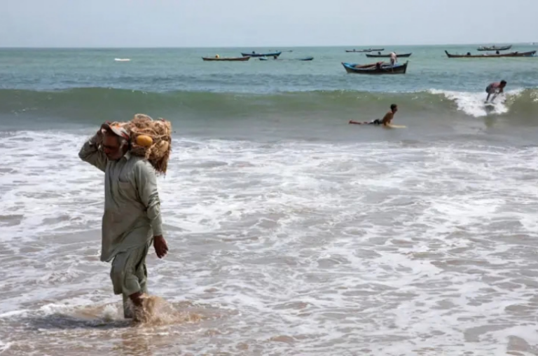 foul smell in Karachi
