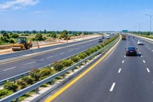 Abdul Aleem Khan sets deadline for M-4 expansion