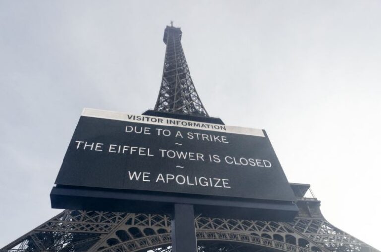 Eiffel Tower shut down