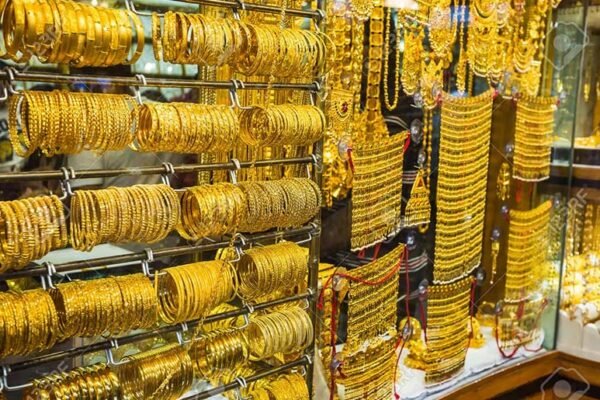 Gold rate declines by Rs3,800 per tola in Pakistan