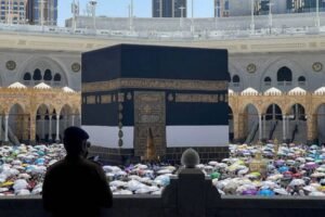 Pakistan warns Hajj pilgrims against cash payments under private scheme