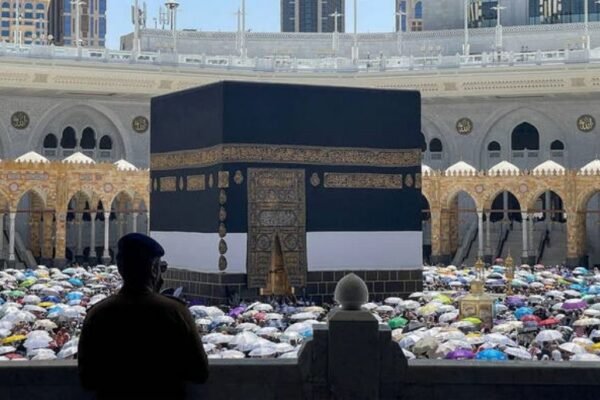 Pakistan warns Hajj pilgrims against cash payments under private scheme