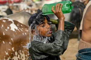 Karachi heat wave breaks nine-year temperature record