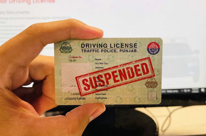 Lahore traffic police warn of criminal cases for driving on suspended licence