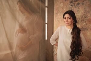 Mahira Khan announces pregnancy in Instagram post