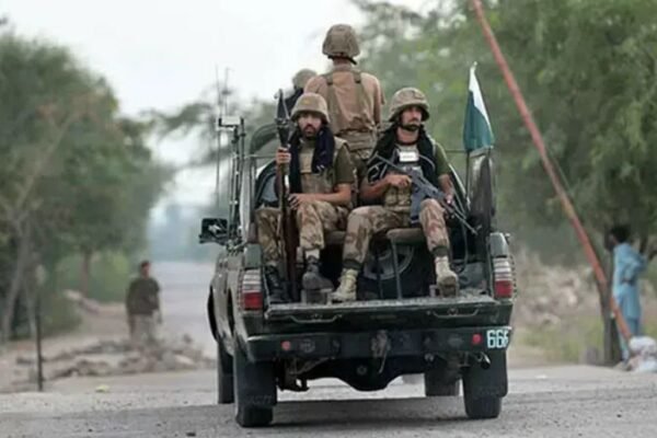 Security Forces conduct IBO in Thal, six Khawarij killed
