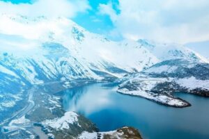 Video: Snowfall hits Pakistan