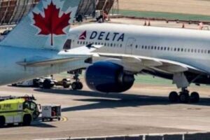 Planes collide on taxiway at Los Angeles Airport