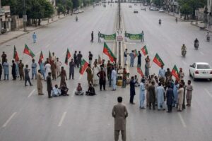 PTI protest poor turnout; leaders disappear from scene