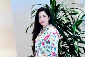 Cricketer Imad Wasim’s ex-wife gets “Superwoman” award