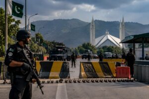 Govt tightens security in Islamabad, major entry points closed