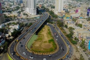 Govt to remove two traffic signals on Shahra-e-Quaideen, Karachi
